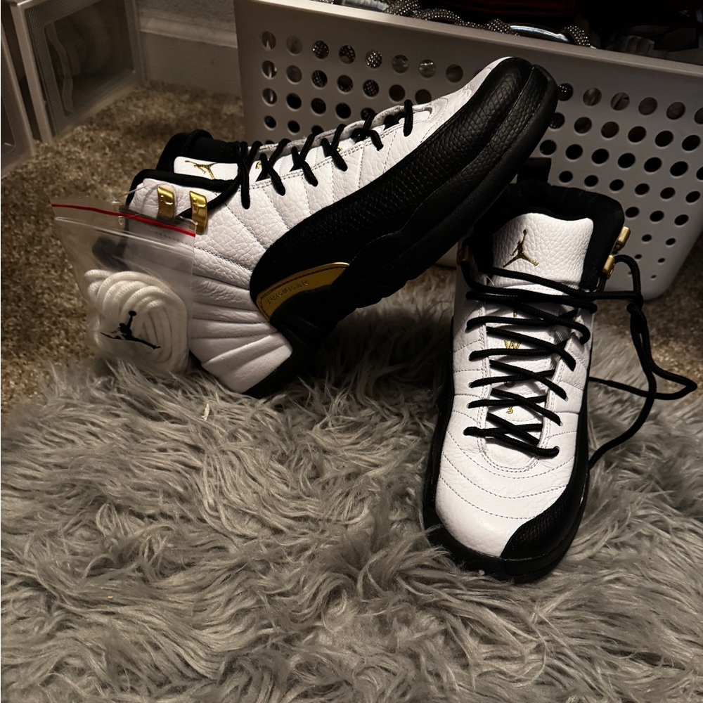 Jordan 12 Retro GS size 6.5 Women's size 8